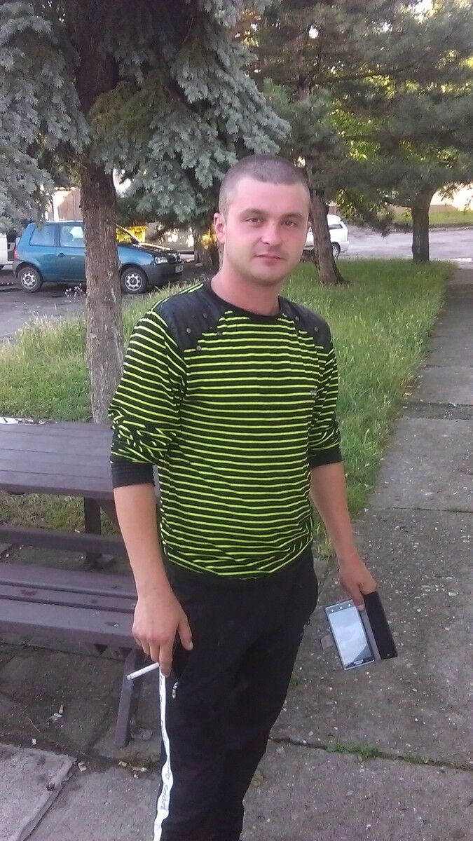  ,   Maxim, 32 ,   ,   , c 
