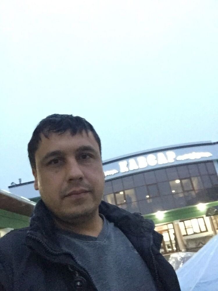  8893125  Alisher, 44 ,    