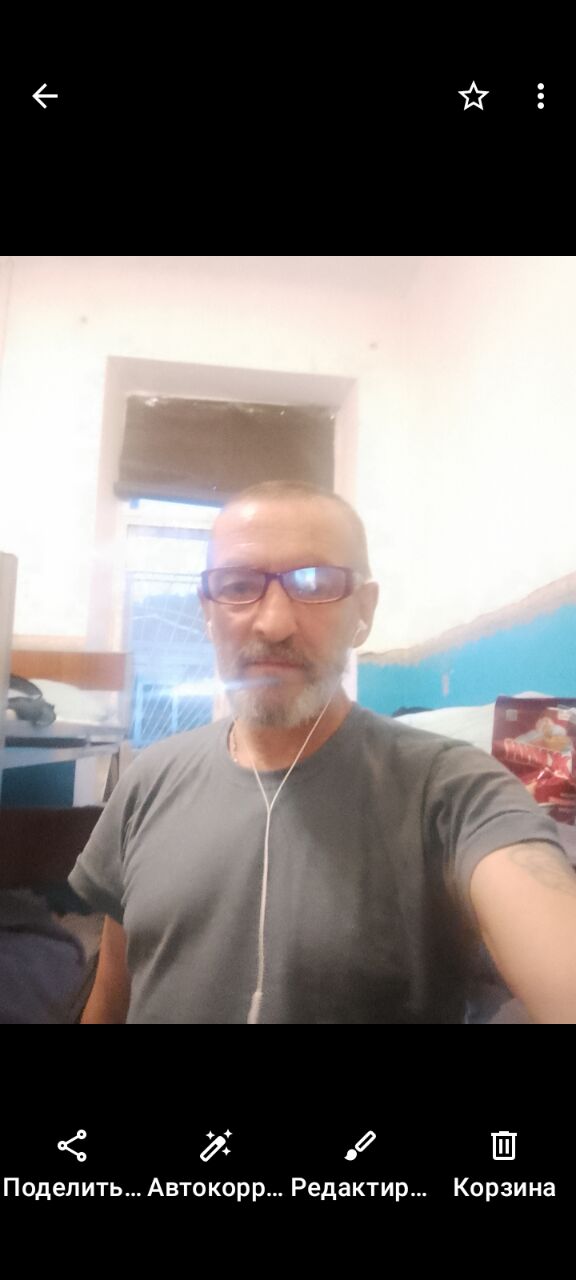  37414675  Leonid, 62 ,    