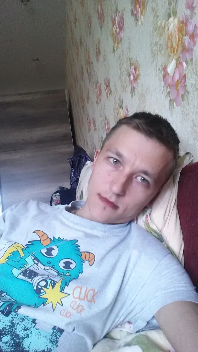 36832565  Roman, 27 ,    
