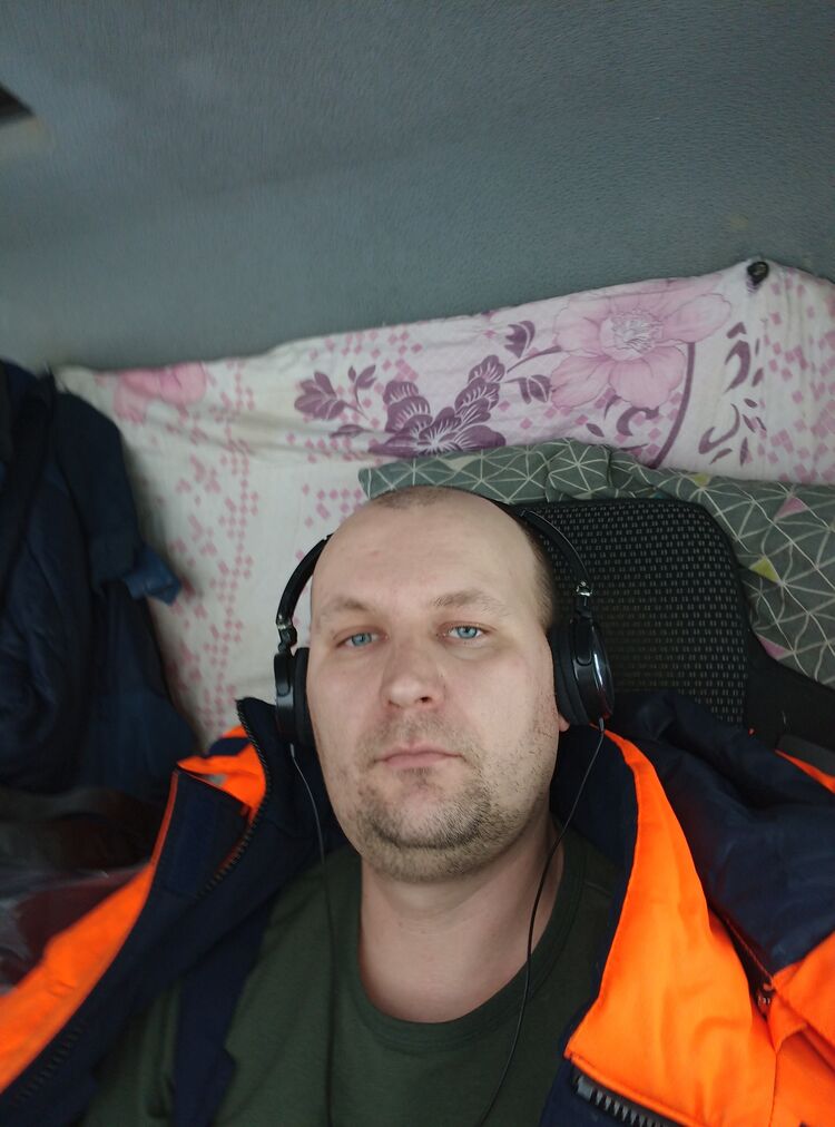  35073595  Lev, 35 ,    
