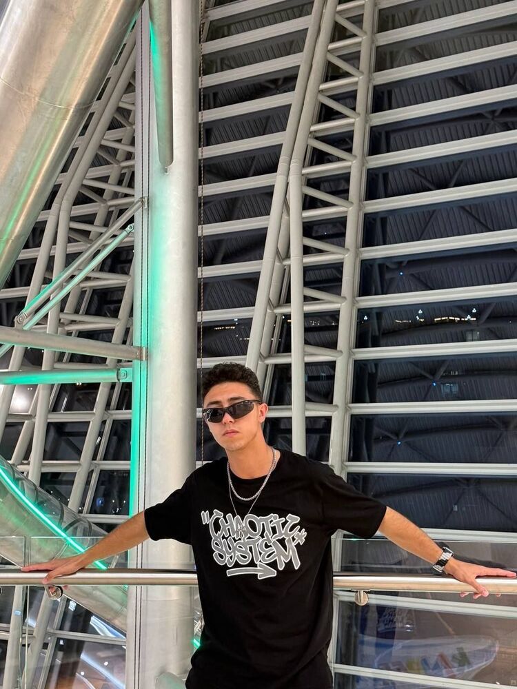  54316495  Amin, 21 ,    