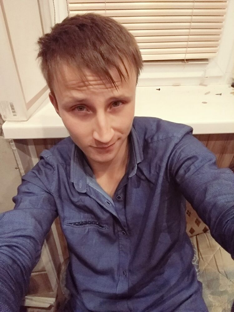  14773745  Viktor, 33 ,    