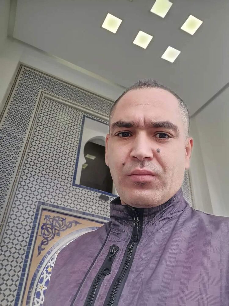  52865115  Fayssal, 37 ,    