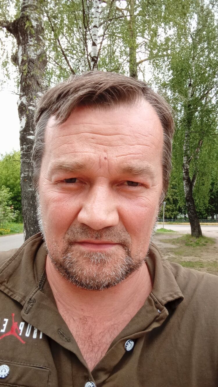  43348195  Konstantin, 45 ,    