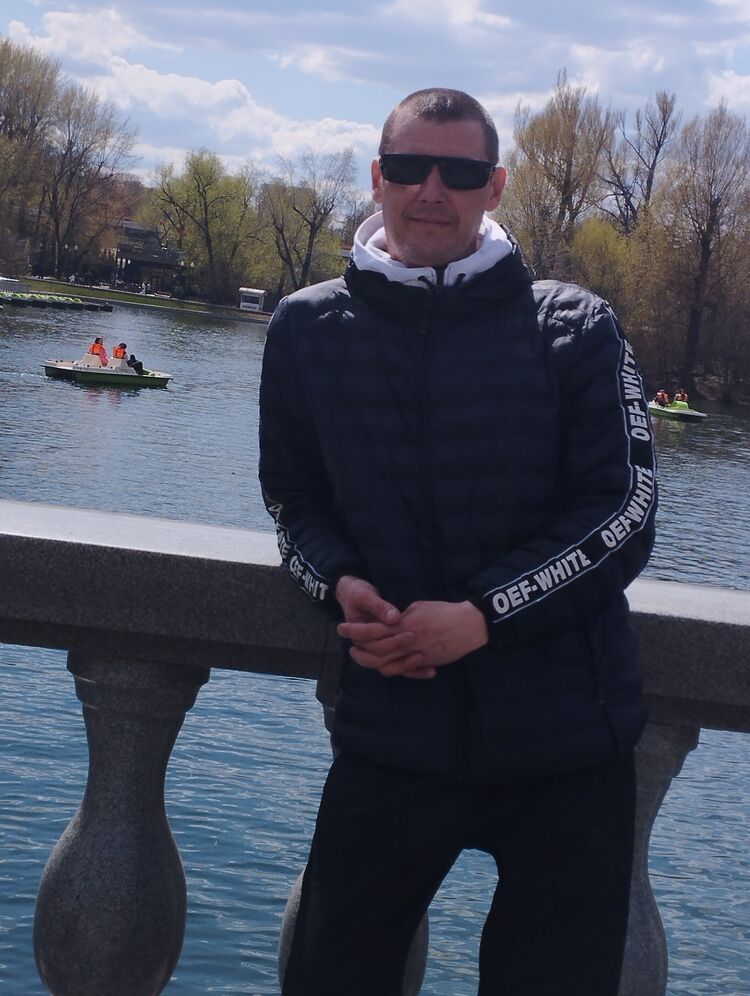  29170565  Vitaly, 48 ,    