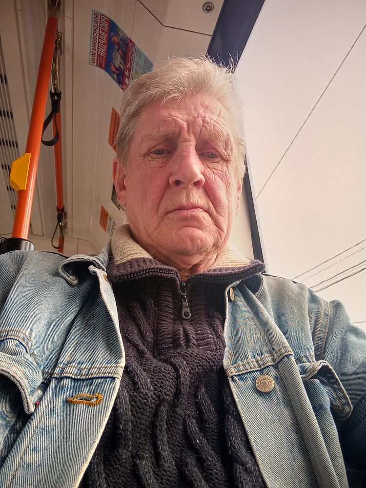  42430945  Andrei, 62 ,    -