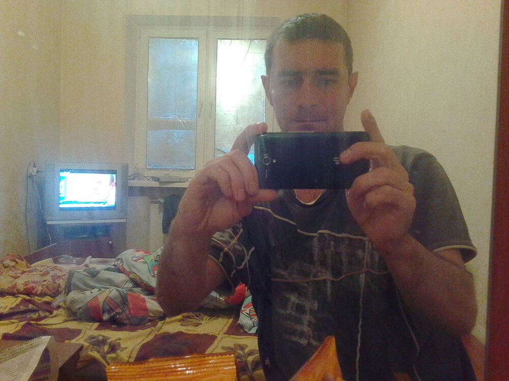  8501685  Viktor, 44 ,    