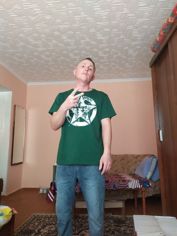  44051305  Igor, 35 ,    