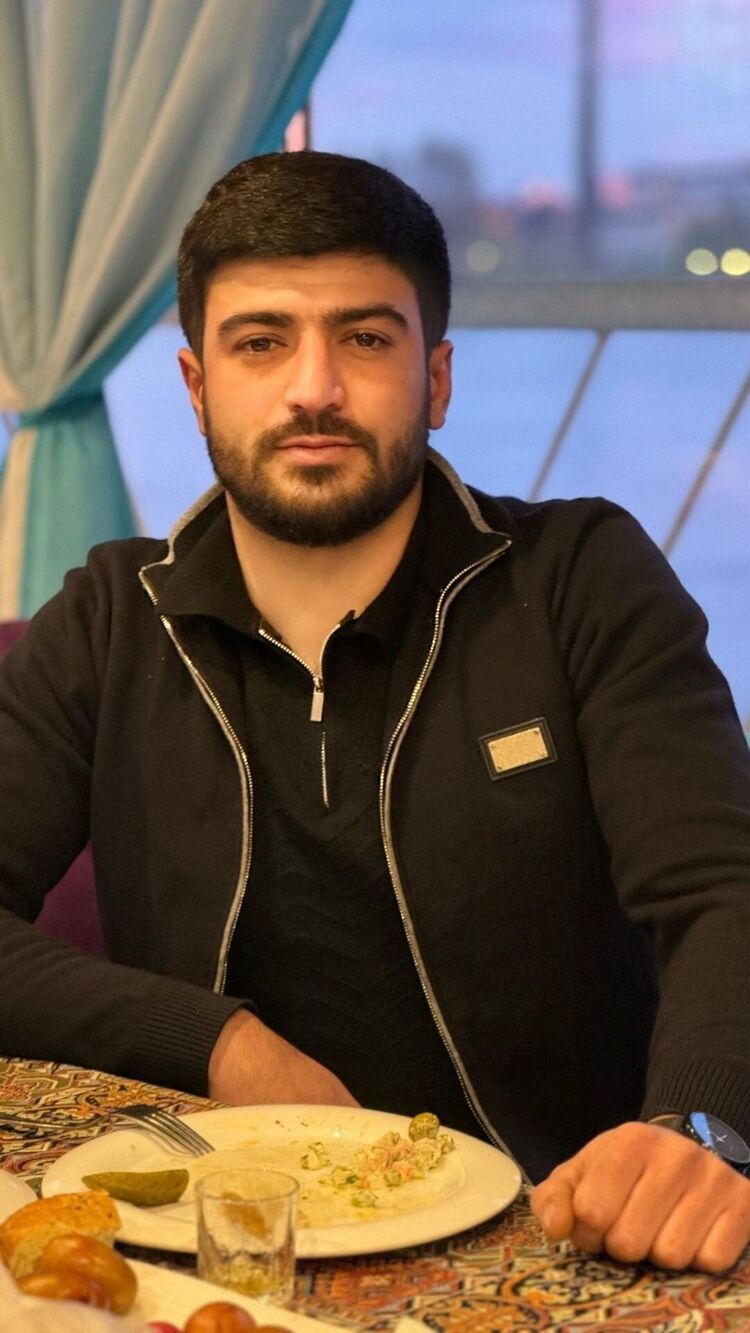  44642085  Sadiq, 26 ,    -