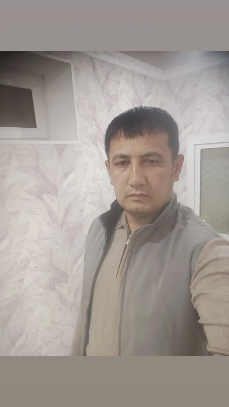  ,   Mustavo, 40 ,   ,   