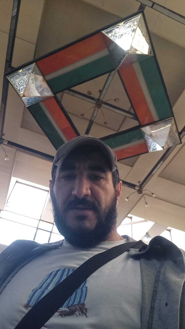  52157825  , 37 ,    