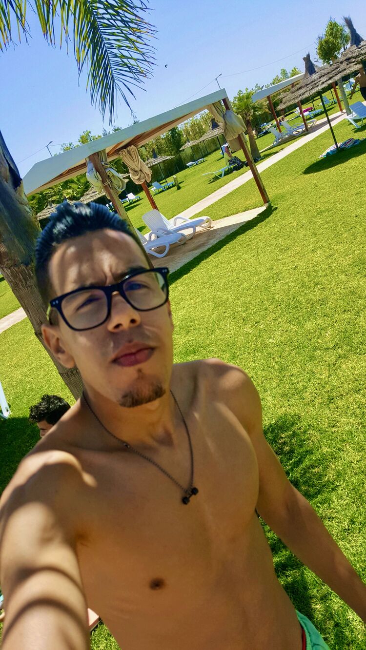  37146425  Salah, 26 ,    