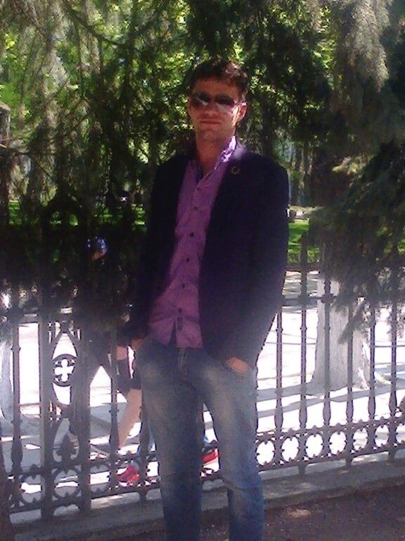  8474455  Viktor, 34 ,    