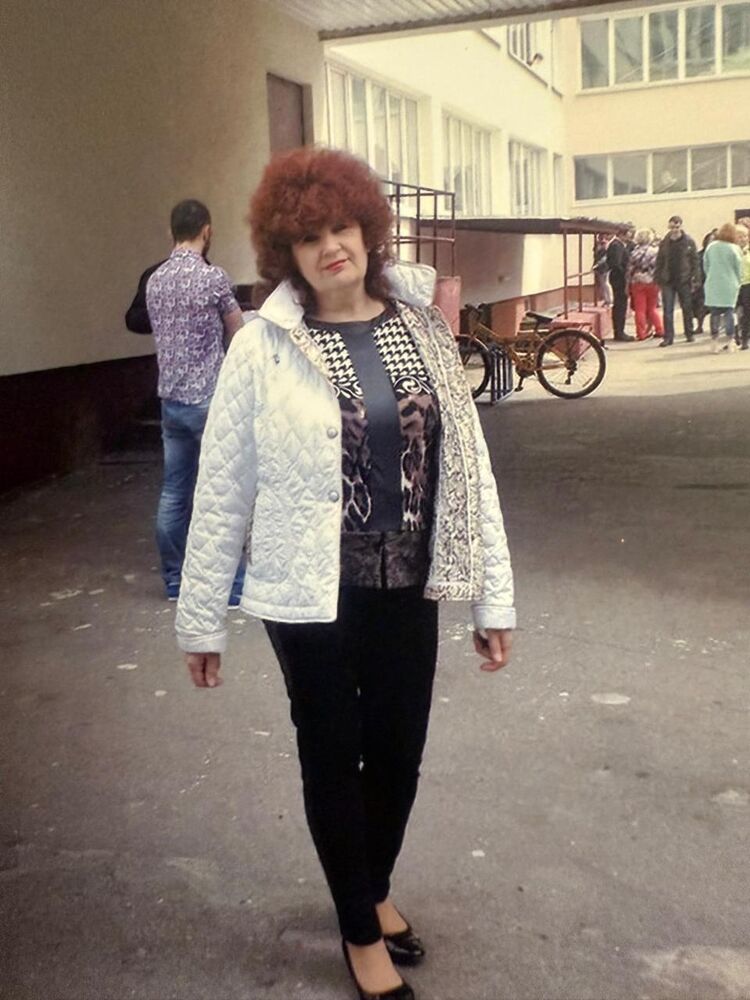  48819765  Alla, 66 ,    