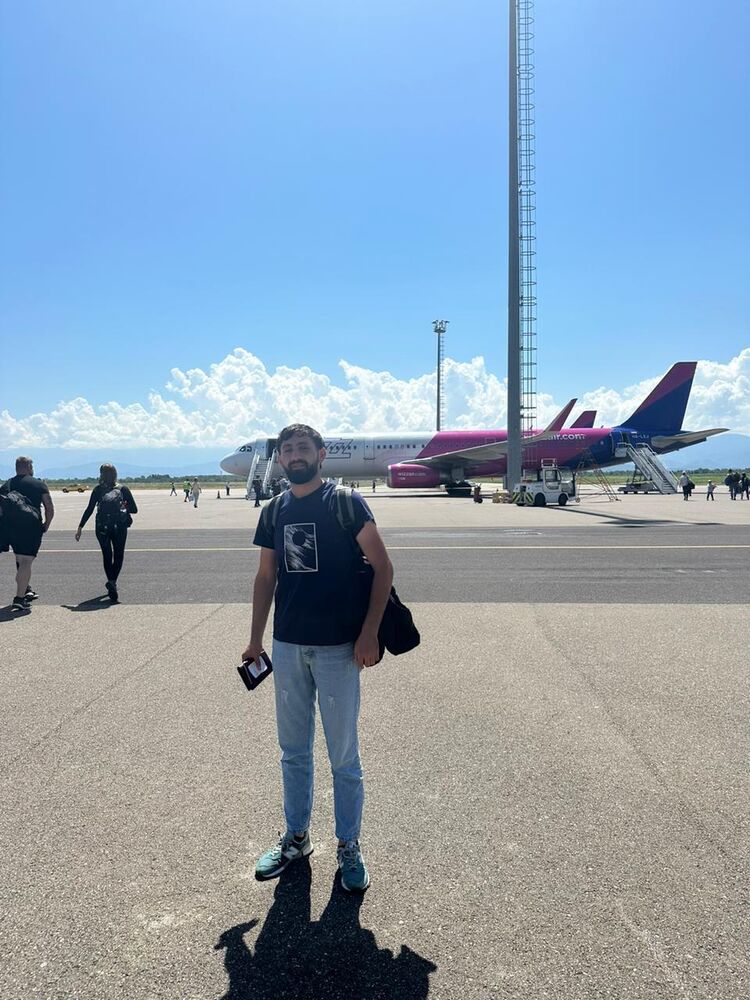  37677795  Isa, 26 ,    -