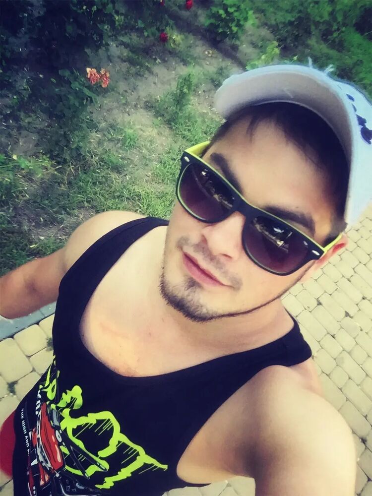  44184205  Petr, 30 ,    