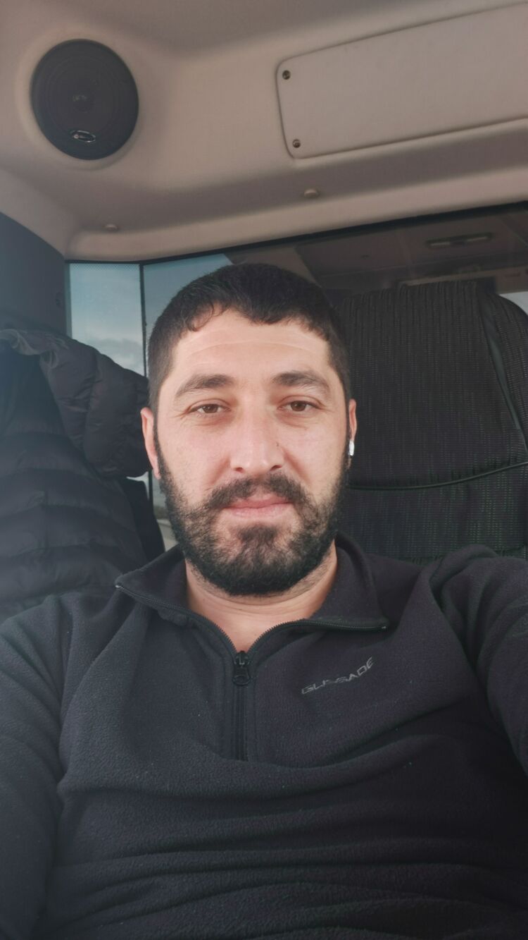  52906475  , 37 ,    