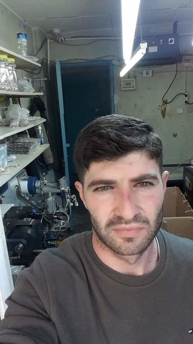  18955765  Artur, 36 ,    