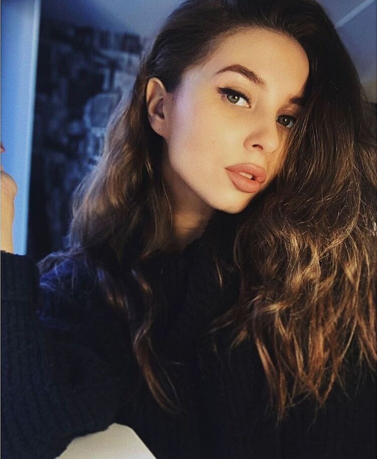  ,   Kitty, 24 ,     