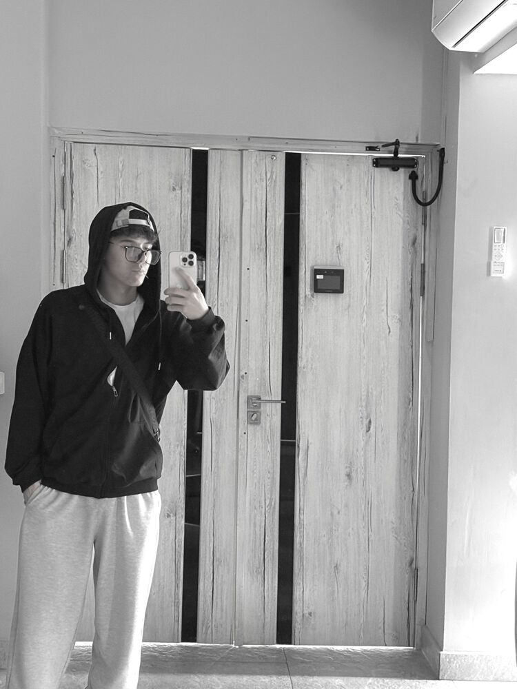  54108545  Khalif, 20 ,    