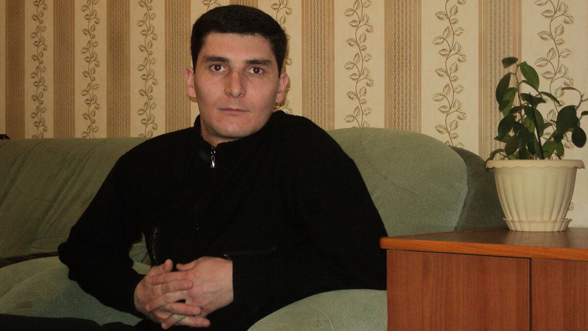  4372165  Vadim, 44 ,    