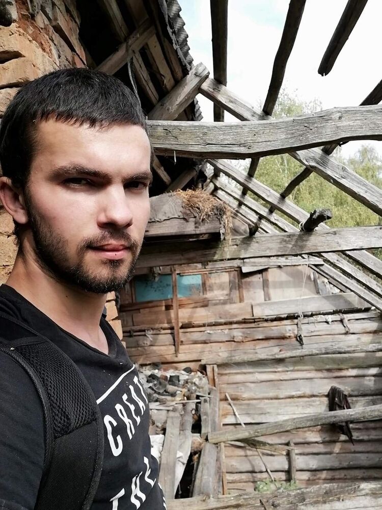  43220955  Petr, 32 ,    