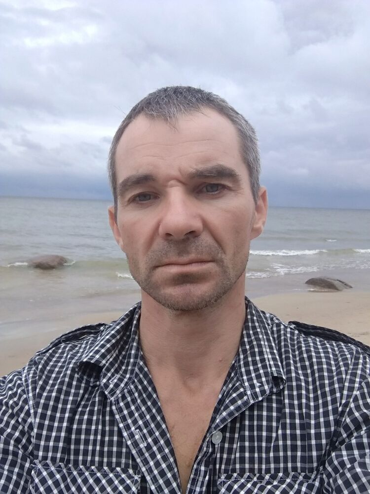  ,   Robert, 48 ,   