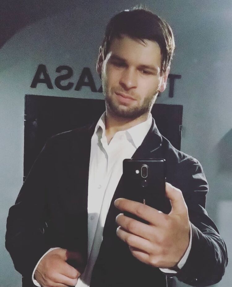  32732105  Dmitry, 37 ,    Praha