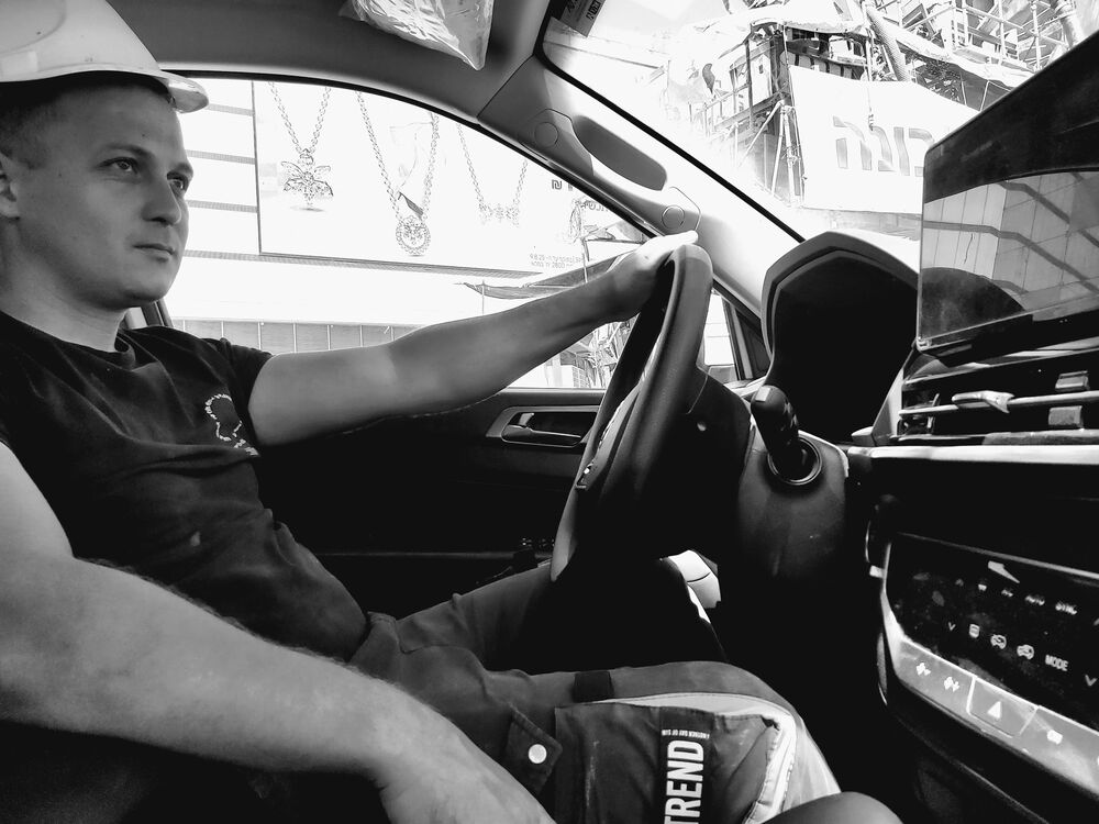  52968455  Alexandru, 30 ,    Andover