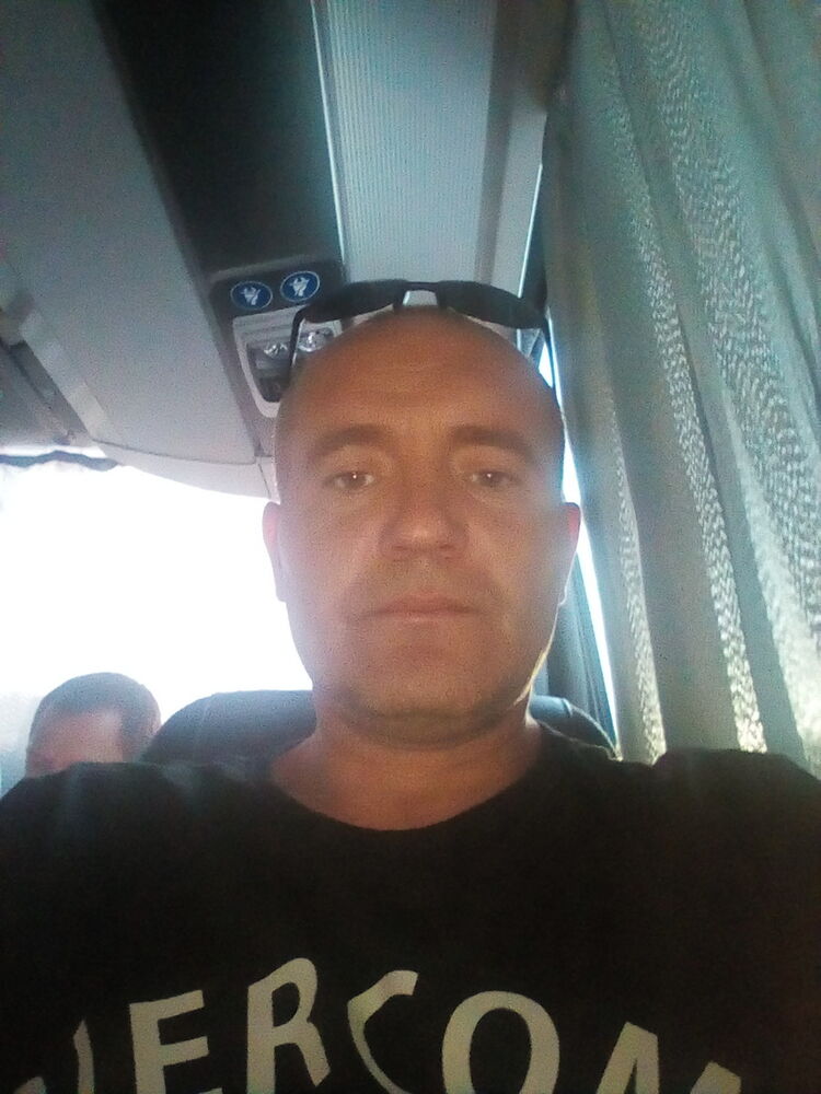  16897815  Vasil, 43 ,    Praha