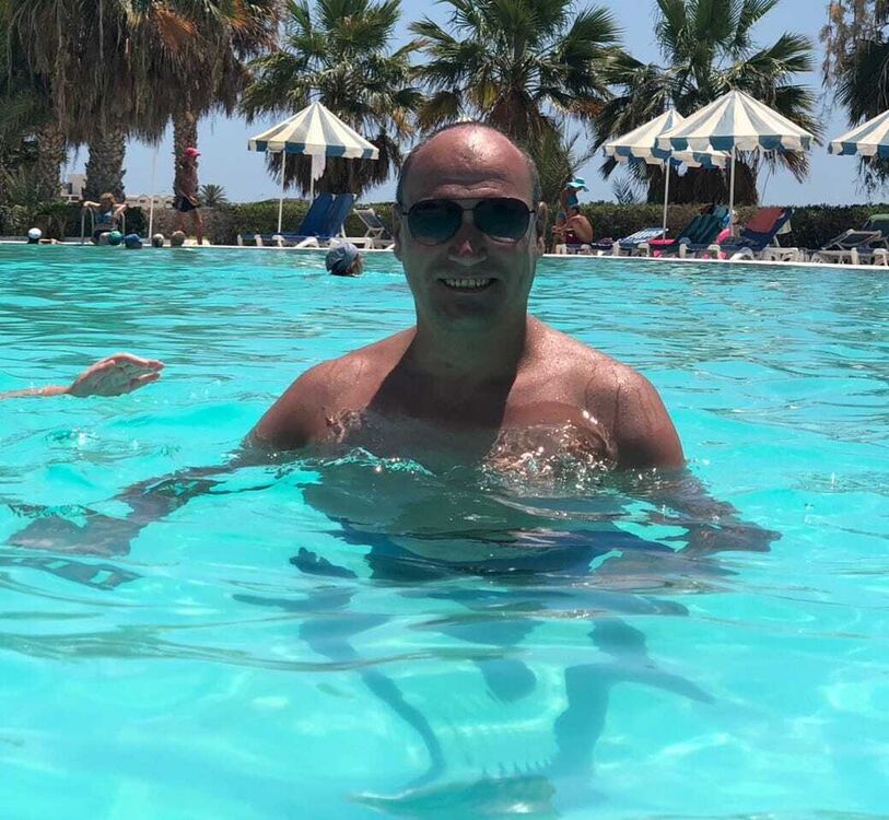  37094045  , 44 ,    -