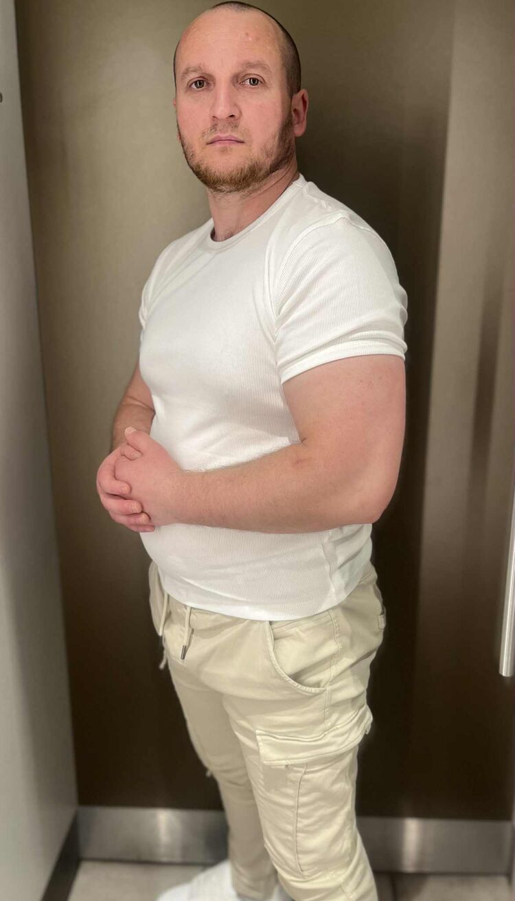  54817655  Denis, 40 ,    