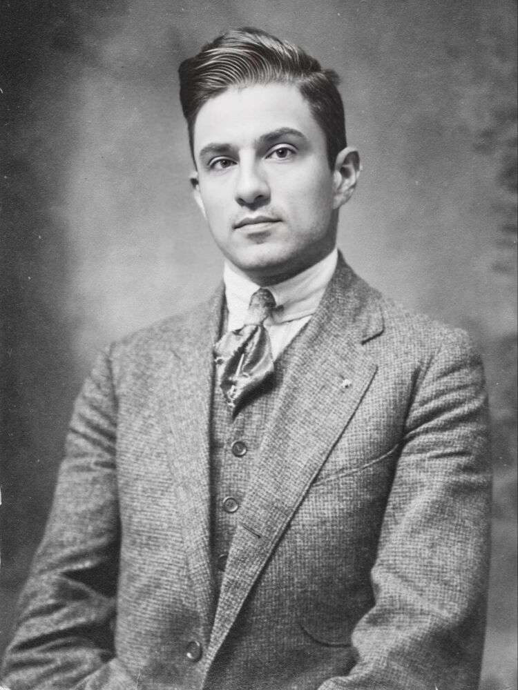  43803475  Odinabek, 38 ,    