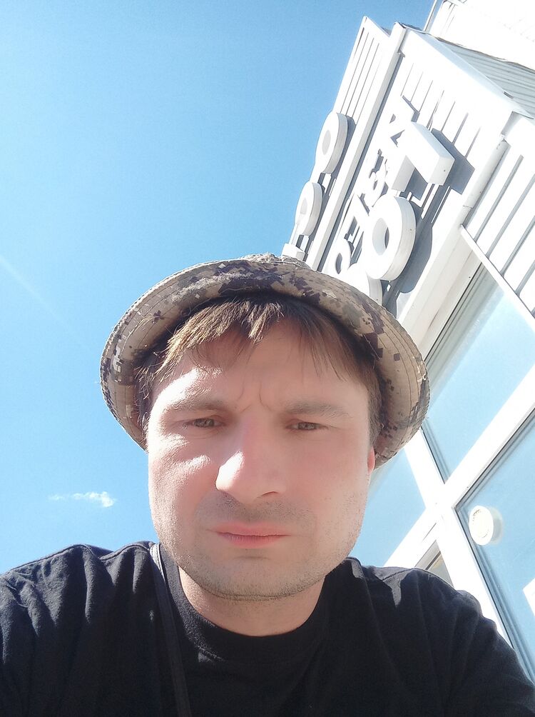  ,   Artem, 37 ,   , c 