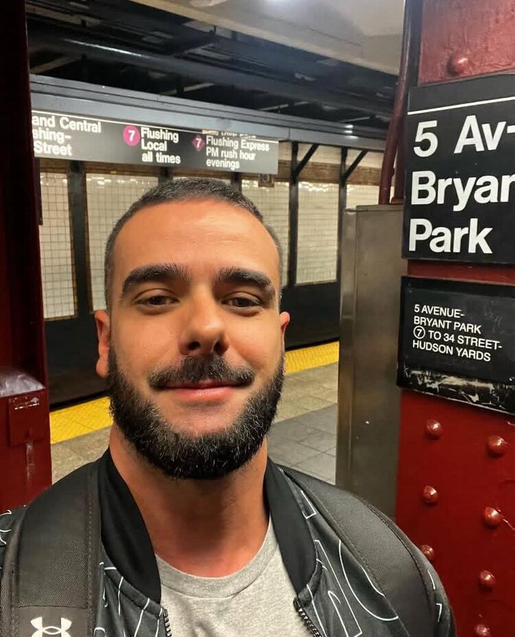  50739625  Alexei, 41 ,    