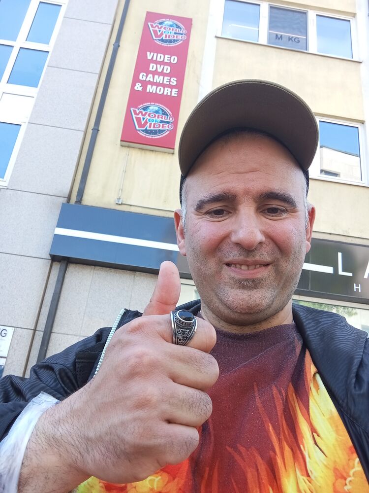  51222475  , 44 ,    Essen