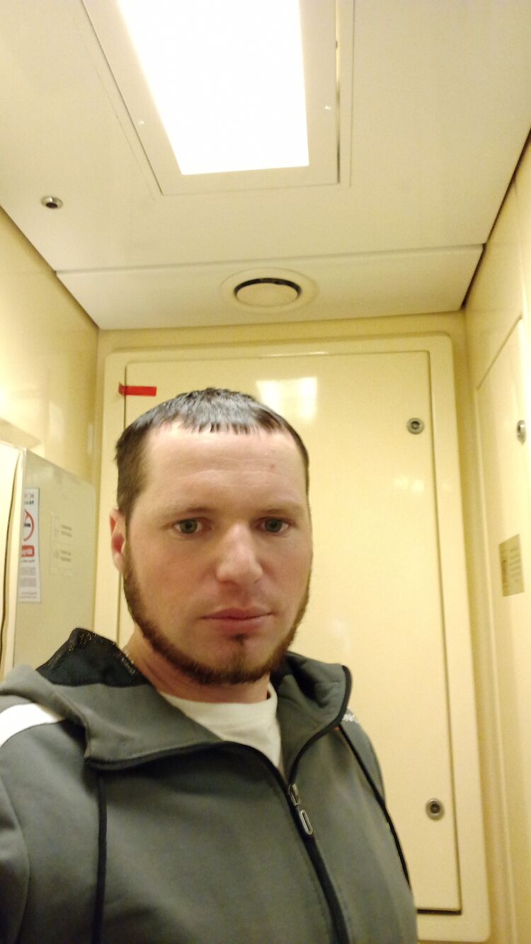  31480855  Umar, 33 ,    