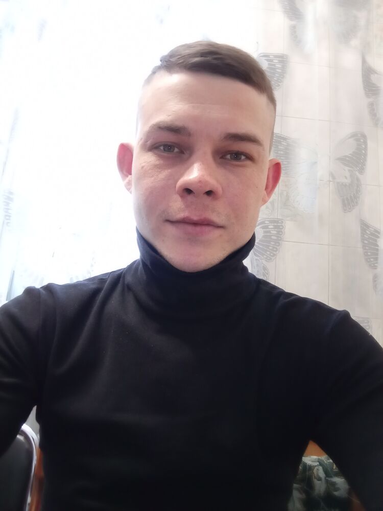  42203845  Mikhail, 27 ,    