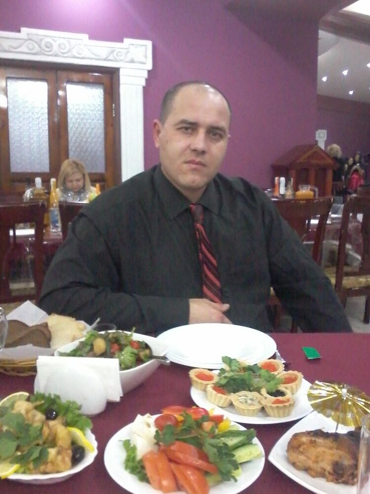  6907905  Denis, 47 ,    