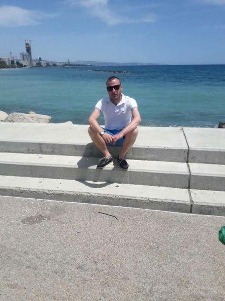  46953655  David, 41 ,    