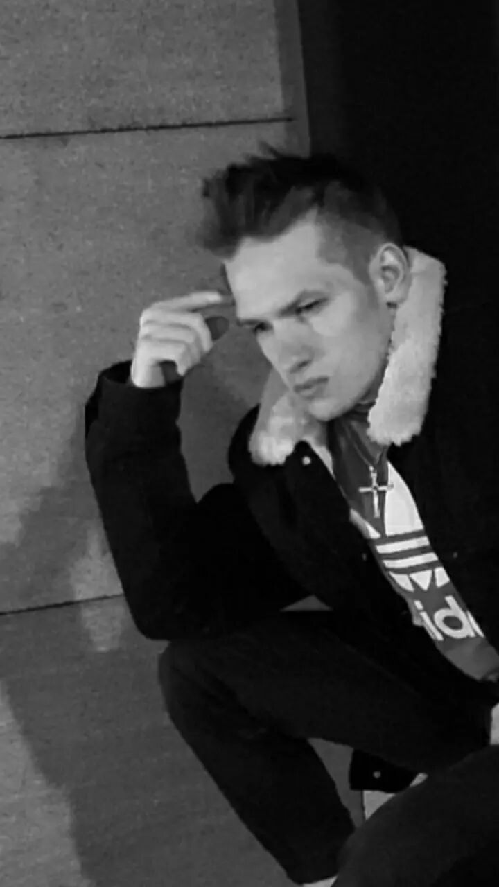  33790165  Denis, 28 ,    -