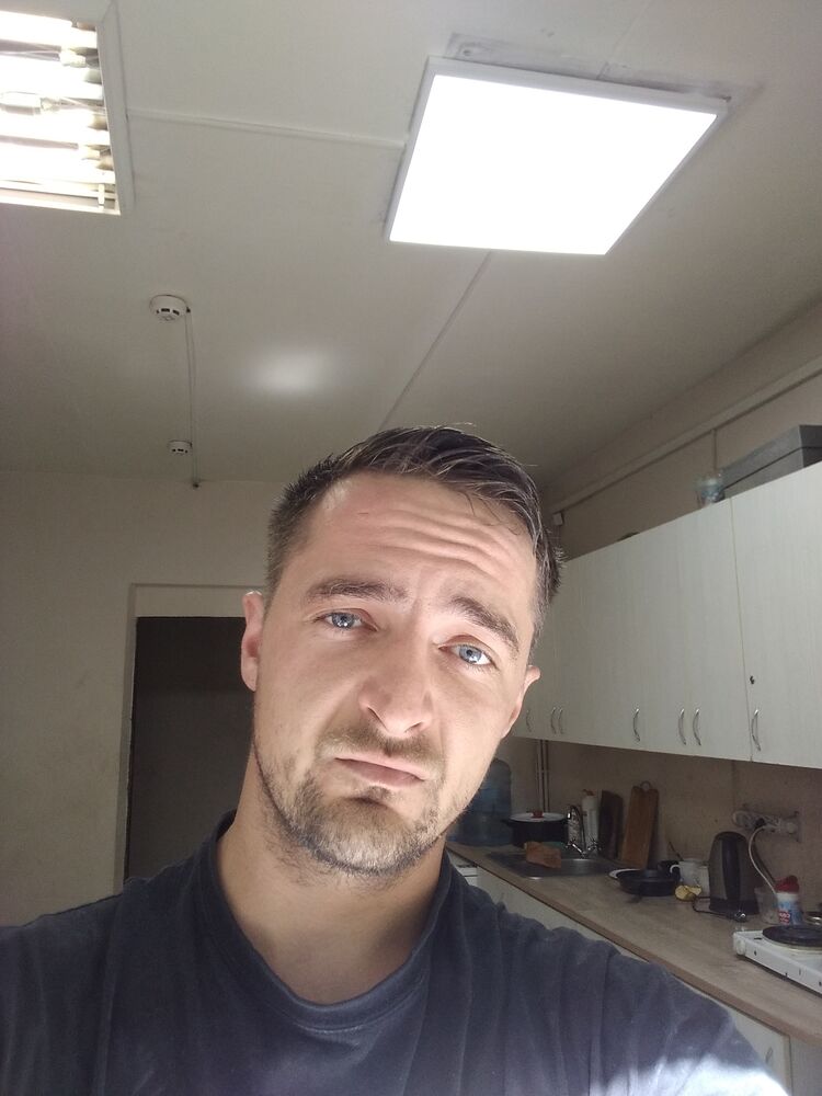  ,   Stark, 32 ,   c 