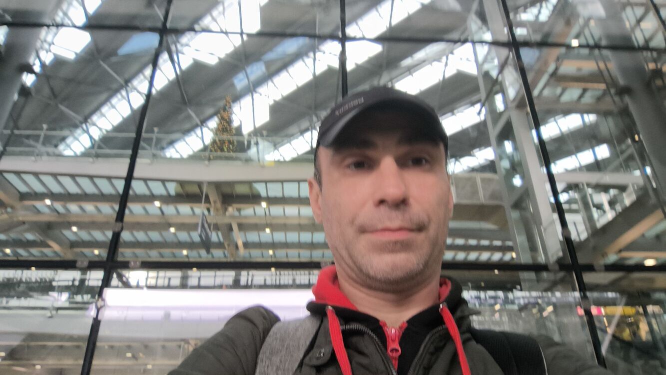  ,   Maksims, 44 ,   ,   