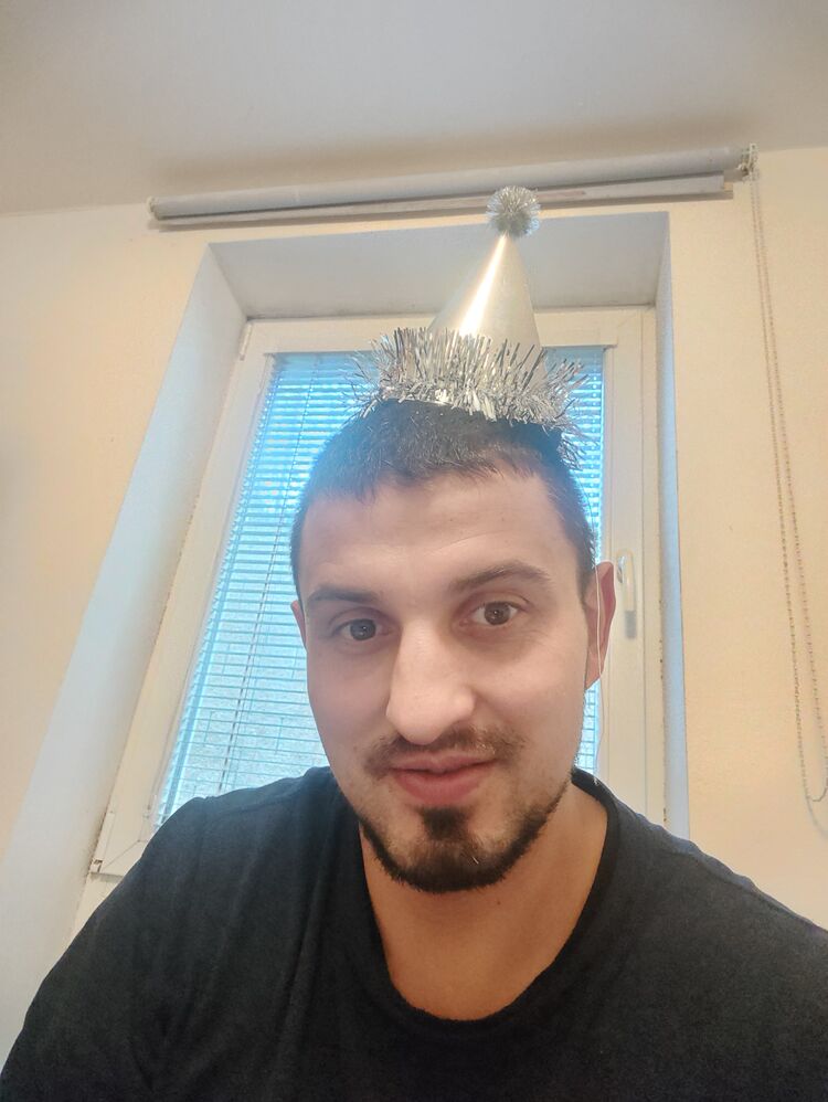  41033785  , 32 ,    Praha