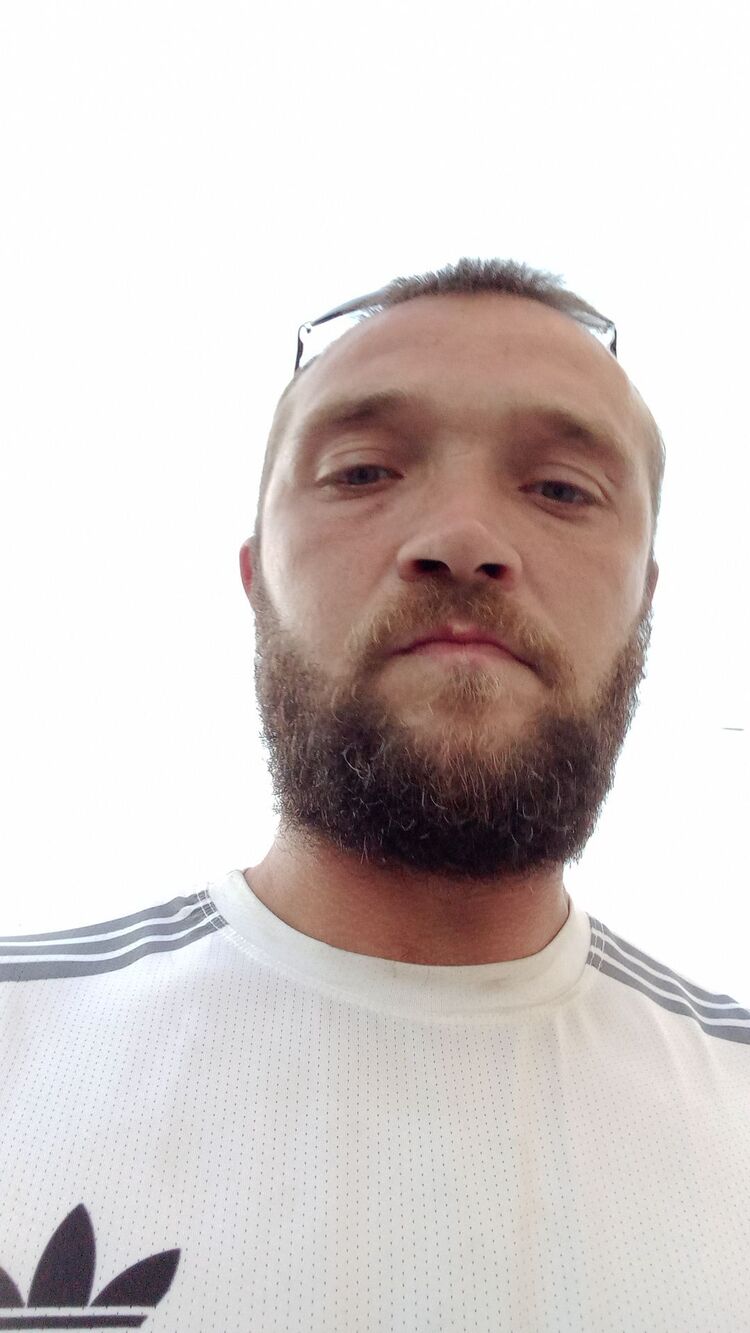  37029005  Maks, 37 ,    