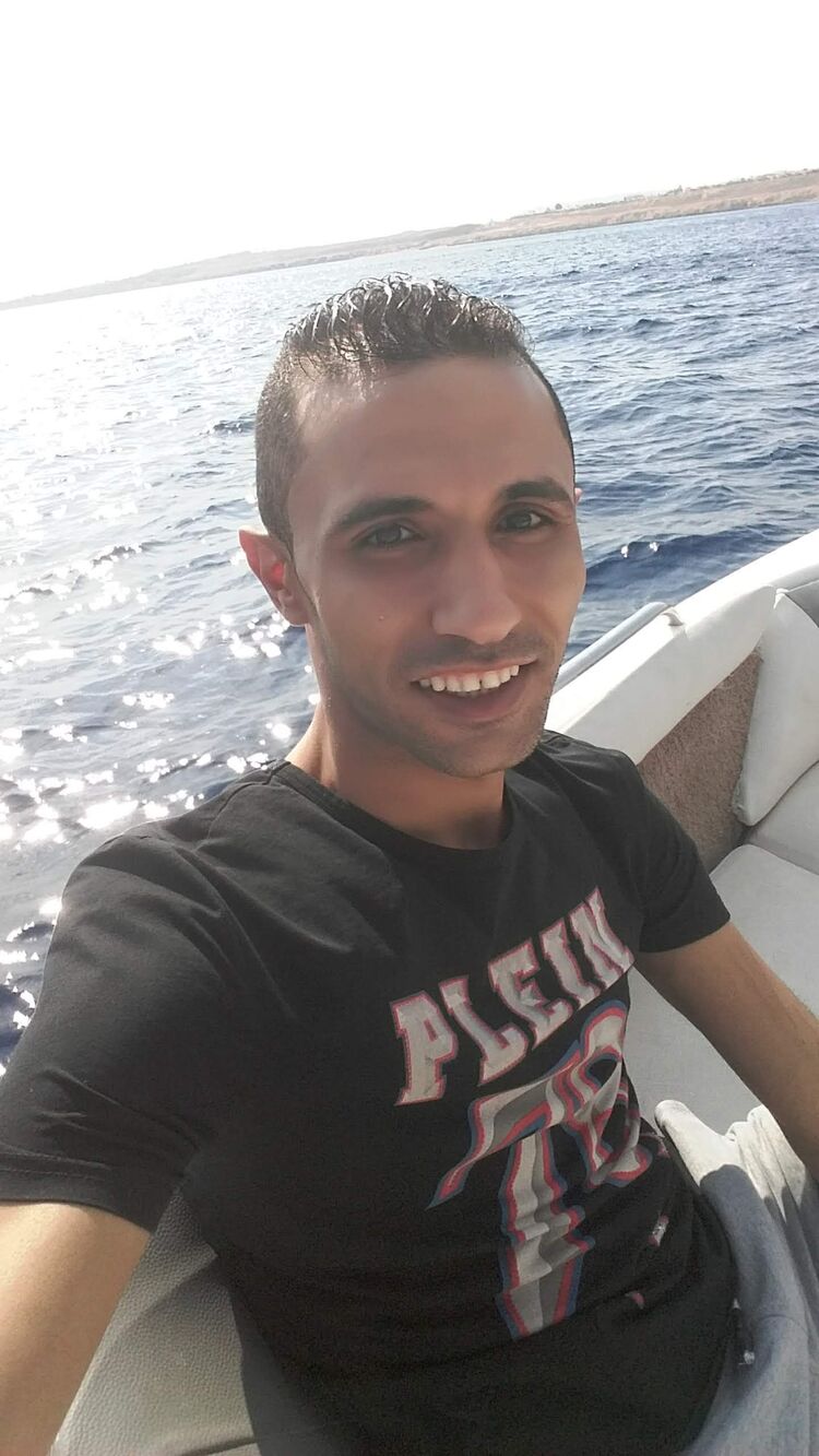  ,   Hussein, 35 ,   ,   , c , 