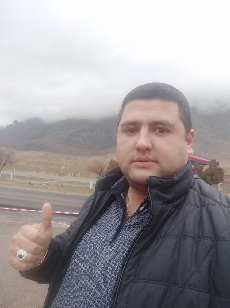  14874325  Bahrom, 39 ,    