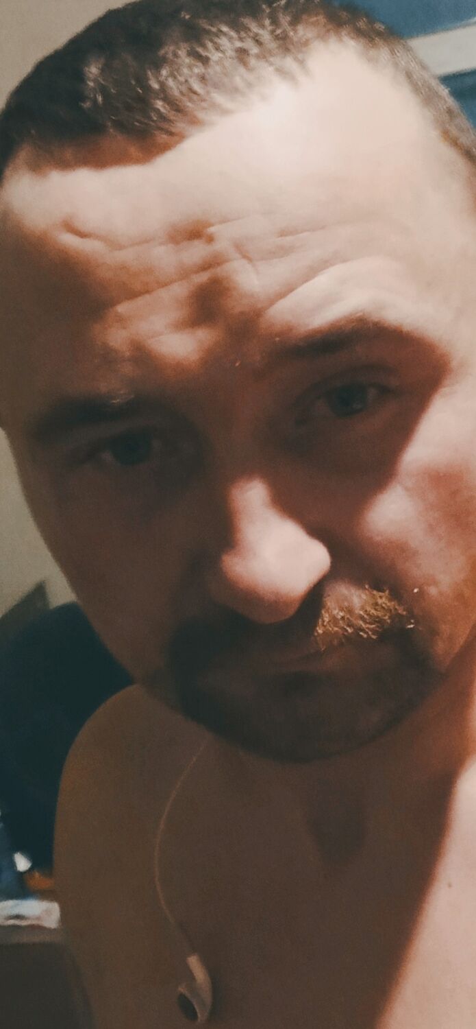  40622245  Goust, 34 ,    -