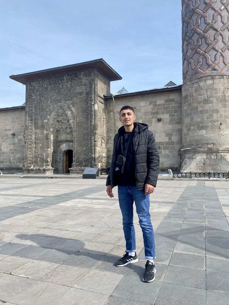  40105305  Ercan, 23 ,    -